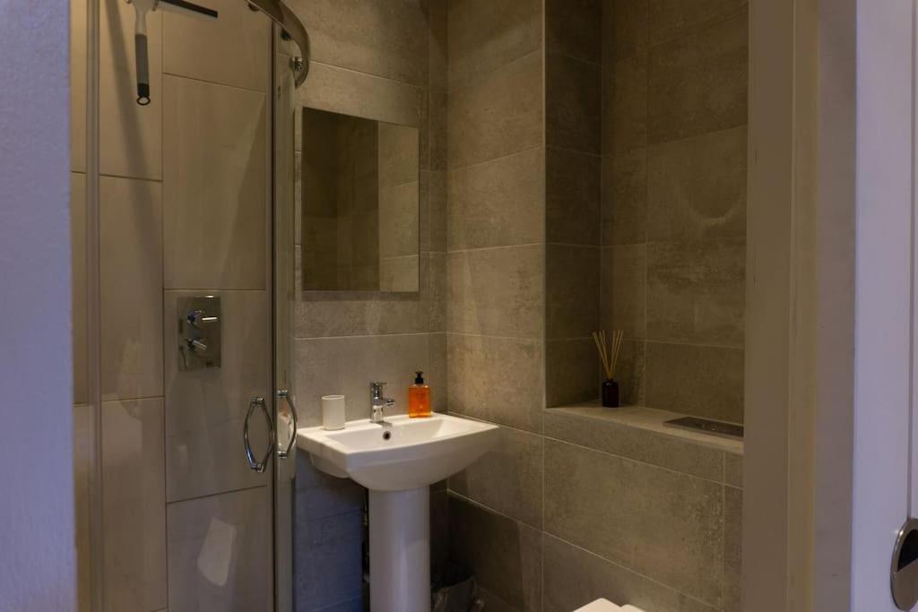 Spacious Apartment In City Centre - Free Parking 诺丁汉 外观 照片